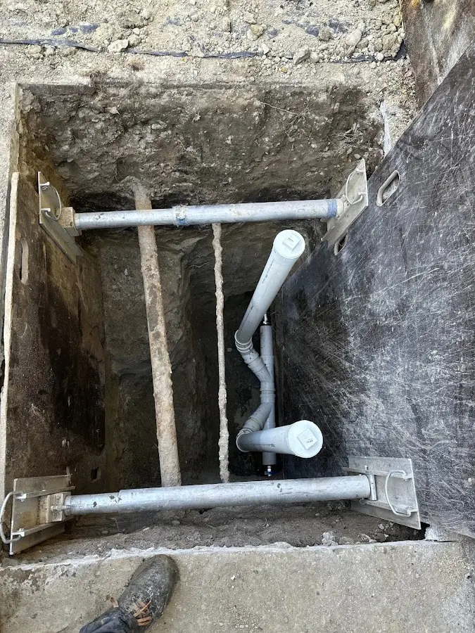 Experienced plumber completing Drain Cleaning work in Laketown